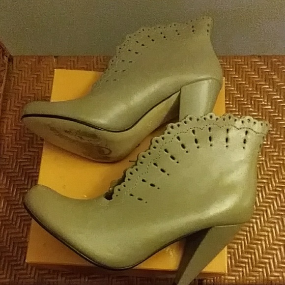 Booties - Picture 4 of 4